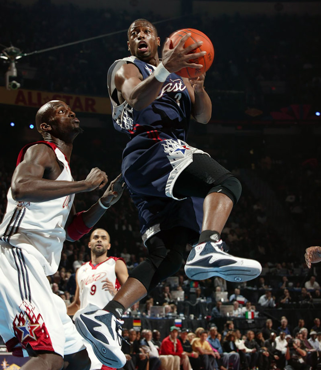 2007-0218-Dwyane-Wade-Kevin-Garnett-016716296.jpg